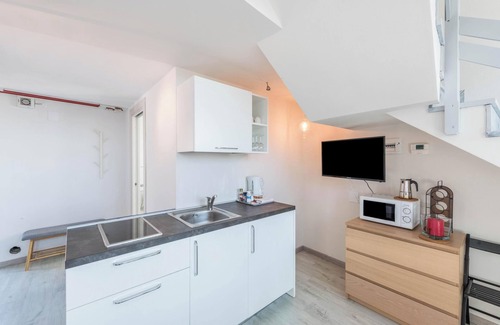 Toscolano Maderno Apartment | Apartment Garda Friends Mondrian with Lake Views, Garden & Wi-Fi