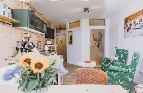 Germaringen Apartment | Apartment 'Garden - Guggi´s Emporeon Allgäu' with Shared Terrace, Wi-Fi and Air Conditioning