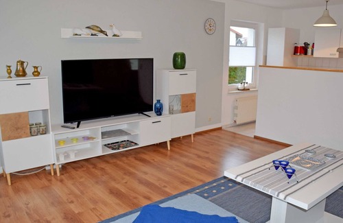 Altefaehr Apartment | Apartment 'Gartenblick' with Shared Terrace, Private Garden and Wi-Fi