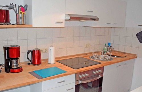 Altefaehr Apartment | Apartment 'Gartenblick' with Shared Terrace, Private Garden and Wi-Fi