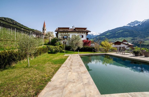 Caines Apartment | Apartment "Gasserhof Edelrot" with Mountain View, Shared Pool & Wi-Fi