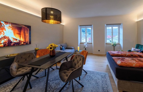Gmuend in Kaernten Apartment | Apartment "Gasthof Alte Post - Top 5 Gt" with Mountain View & Wi-Fi