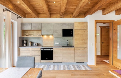 Weidach Apartment | Apartment 'Gehrenspitz' with Mountain View, Private Terrace and Wi-Fi