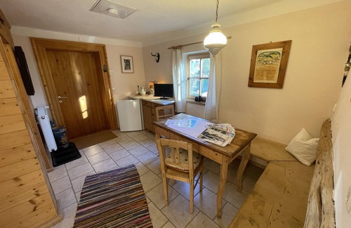 Stuhlfelden Apartment | Apartment 'Geigerhaus 500 Jahre - A' with Mountain View, Shared Sauna & Wi-Fi