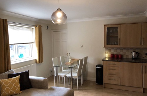 Harrogate Apartment | Apartment gem in Harrogate, gateway to The Dales. Pet-friendly!