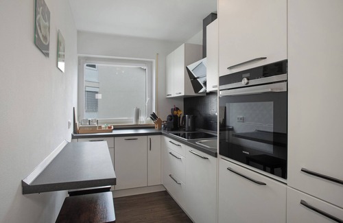 Weingarten Apartment | Apartment 'Geräumige Schöne Ferienwohnung' with Private Terrace, Balcony and Wi-Fi