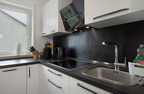 Weingarten Apartment | Apartment 'Geräumige Schöne Ferienwohnung' with Private Terrace, Balcony and Wi-Fi
