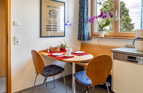 Denkingen Apartment | Apartment "Geräumige Ferienwohnung mit Garten" with Mountain View & Wi-Fi
