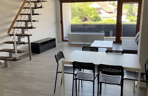 Eschelbronn Apartment | Apartment 'Geräumige Ferienwohnung Eschelbronn' with Balcony and Wi-Fi