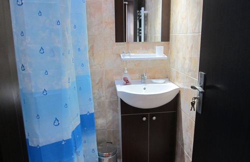 Valu lui Traian Apartment | Apartment Gherghisan 5 people