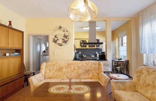 Stassfurt Apartment | Apartment 'Gisela' with Shared Terrace, Shared Garden and Wi-Fi