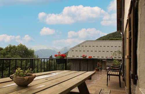 Montmin Apartment | Apartment 'Gite La Ferme' with Mountain View, Balcony and Wi-Fi