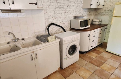 Decazeville Apartment | Apartment 'Gite 43' with Private Terrace, Shared Garden and Wi-Fi