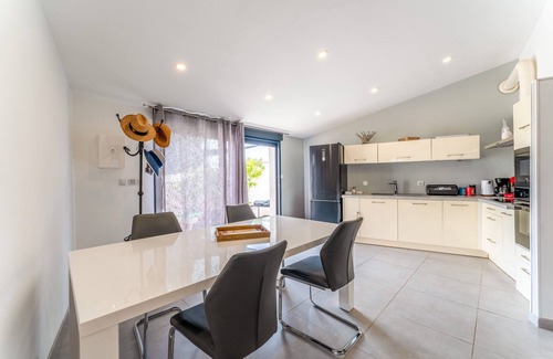 Saze Apartment | Apartment 'Gite' with Private Terrace, Wi-Fi and Air Conditioning