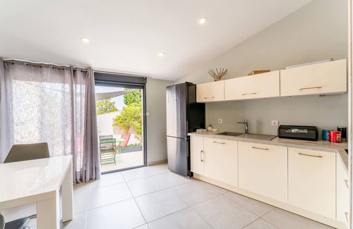 Saze Apartment | Apartment 'Gite' with Private Terrace, Wi-Fi and Air Conditioning