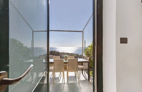 Pieve Ligure Apartment | Apartment 'Gli Ulivi Di Bogliasco - Ulivi 3' with Sea View, Wi-Fi and Air Conditioning