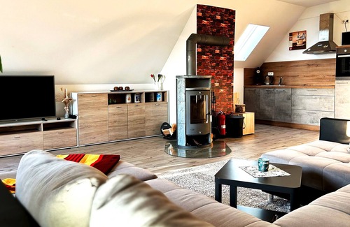 Hallbergmoos Apartment | Apartment 'Goldach' with Balcony and Wi-Fi
