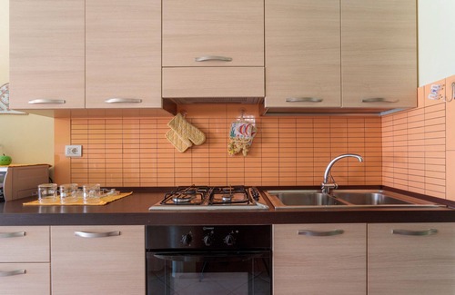 Porto Alabe Apartment | Apartment 'Gradinata Sul Mare' with Wi-Fi and Air Conditioning