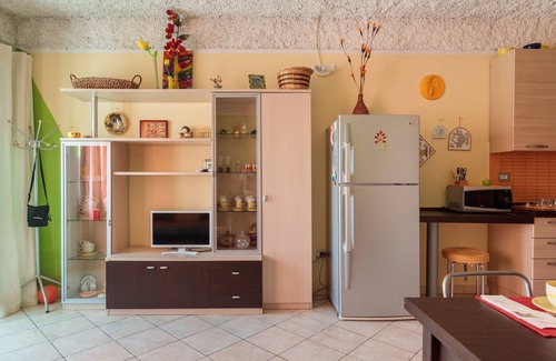 Porto Alabe Apartment | Apartment 'Gradinata Sul Mare' with Wi-Fi and Air Conditioning