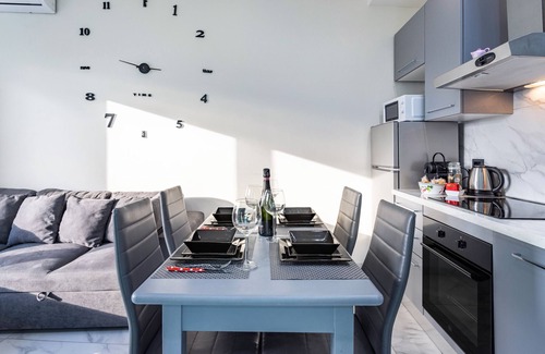 Monza Apartment | Apartment 'Grand Prix Monza - Autodromo F1' with Balcony, Wi-Fi and Air Conditioning