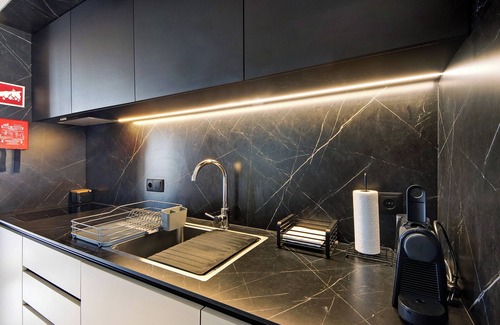 Aveiro Apartment | Apartment 'Granja Premium House' with Shared Garden, Wi-Fi and Air Conditioning