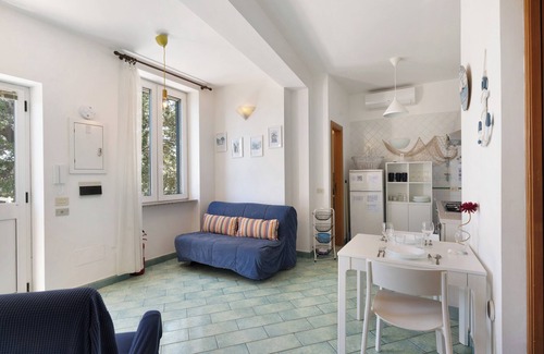 Erchie Apartment | Apartment 'Green Amalfi Coast' with Sea View, Wi-Fi and Air Conditioning