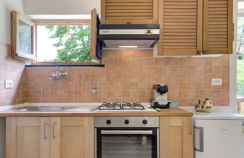 Borzonasca Apartment | Apartment 'Green Riviera - Giardino' with Mountain View, Shared Pool & Wi-Fi