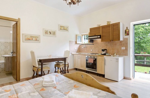 Borzonasca Apartment | Apartment 'Green Riviera - Giardino' with Mountain View, Shared Pool & Wi-Fi