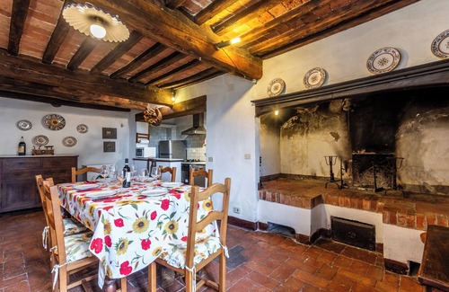 Siena Apartment | Apartment 'Green Siena' with Shared Pool, Private Terrace and Wi-Fi