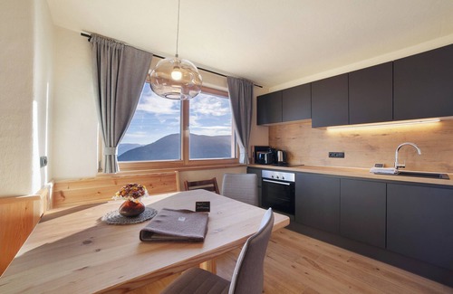 Lagundo Apartment | Apartment 'Grillentol Hauserhof' with Mountain View, Shared Garden and Wi-Fi