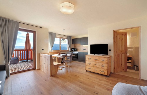 Lagundo Apartment | Apartment 'Grillentol Hauserhof' with Mountain View, Shared Garden and Wi-Fi