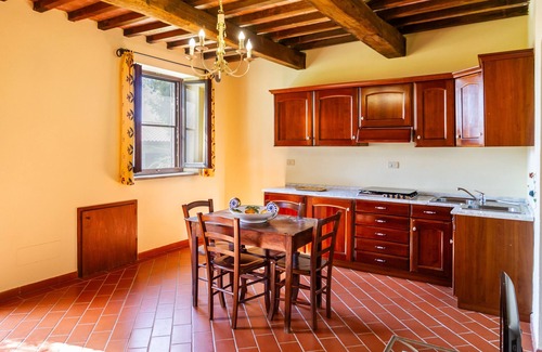 Magliano in Toscana Apartment | Apartment 'Grillo' with Shared Pool, Wi-Fi and Air Conditioning