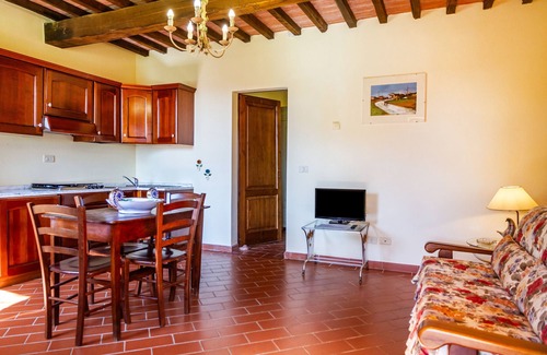 Magliano in Toscana Apartment | Apartment 'Grillo' with Shared Pool, Wi-Fi and Air Conditioning