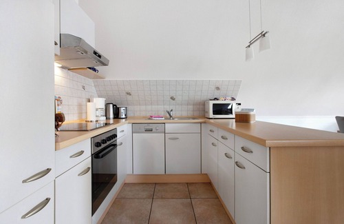 Suden Apartment | Apartment 'Große Ferienwohnung' with Shared Garden and Balcony