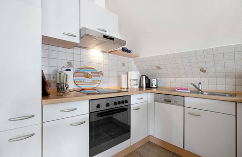 Suden Apartment | Apartment 'Große Ferienwohnung' with Shared Garden and Balcony