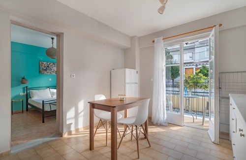 Poros Apartment | Apartment '- Ground Floor' with Shared Garden, Wi-Fi and Air Conditioning