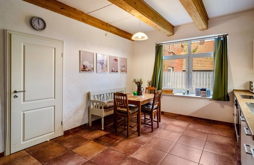 Oldersum Apartment | Apartment 'Gulfhof Oldersum Erdgeschoss' with Shared Terrace, Shared Garden and Wi-Fi