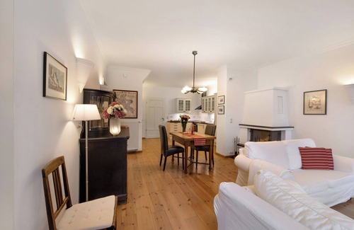 Gingst Apartment | Apartment 'Gut Rattelvitz - Parterre Mitte' with Sea View, Private Terrace and Wi-Fi