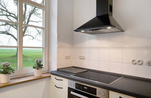 Gingst Apartment | Apartment 'Gut Rattelvitz - Parterre West' with Lake View, Private Terrace and Wi-Fi