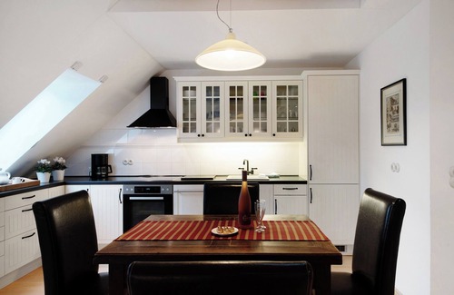 Gingst Apartment | Apartment 'Gut Rattelvitz - Galerie Ost' with Sea View, Private Terrace and Wi-Fi