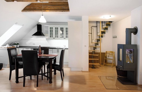 Gingst Apartment | Apartment 'Gut Rattelvitz - Galerie Mitte' with Sea View, Private Terrace and Wi-Fi