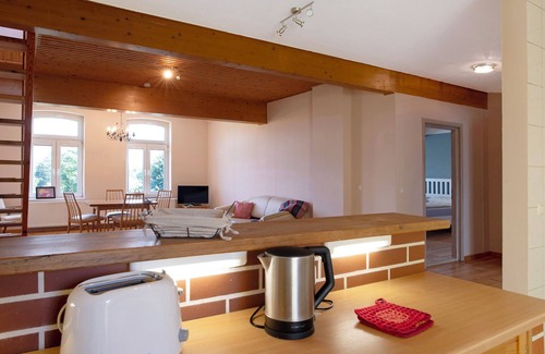 Neukloster Apartment | Apartment 'Gutshaus Am Teich' with Shared Terrace, Shared Garden and Wi-Fi