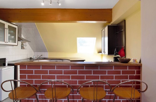 Neukloster Apartment | Apartment 'Gutshaus Am Teich' with Shared Terrace, Shared Garden and Wi-Fi