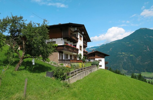 Ried im Zillertal Apartment | Apartment Häuser by Interhome