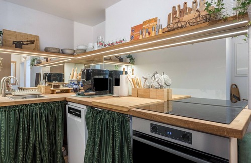 Unterschonau Apartment | Apartment 'Haus Alpenveilchen - Appartement 3' with Mountain View, Shared Garden and Wi-Fi