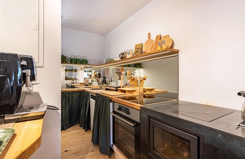 Unterschonau Apartment | Apartment 'Haus Alpenveilchen - Appartement 2' with Mountain View, Private Terrace and Wi-Fi