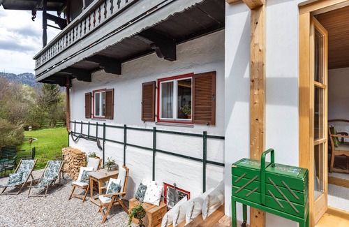 Unterschonau Apartment | Apartment 'Haus Alpenveilchen - Appartement 2' with Mountain View, Private Terrace and Wi-Fi