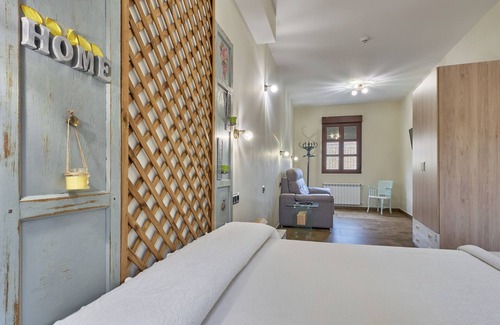 Ferreras de Abajo Bed & Breakfast | Apartment 'Habitacion 1 Adaptada' with Shared Pool, Shared Terrace and Wi-Fi