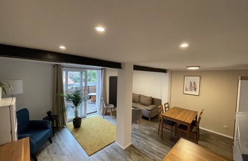 Lobeda-Altstadt Apartment | Apartment "Happynest" with Balcony & Wi-Fi