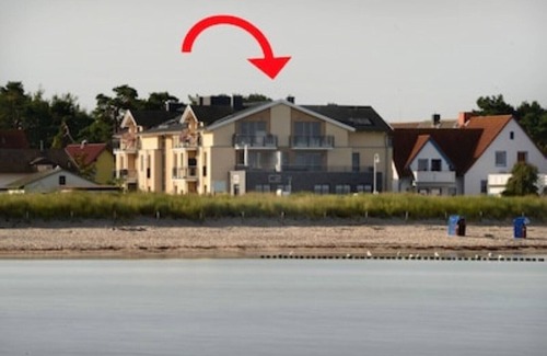 Glowe Apartment | Apartment harbor view